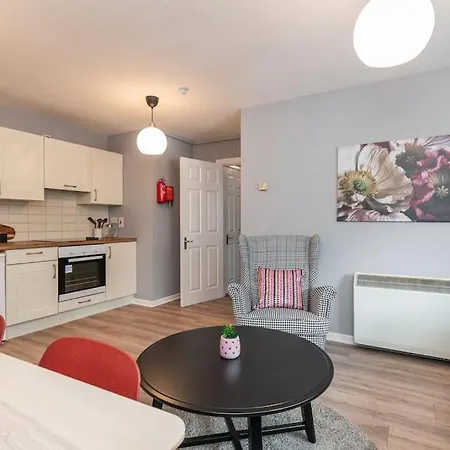 Fully Refurb Apartment3 1st Floor Apartment *