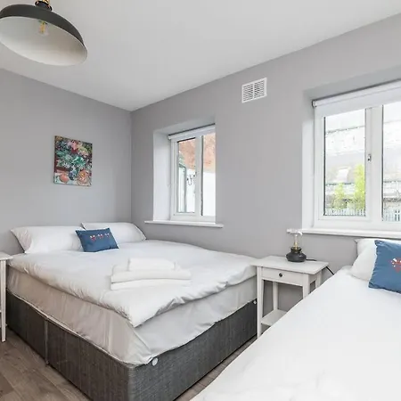 Fully Refurb Apartment3 1st Floor