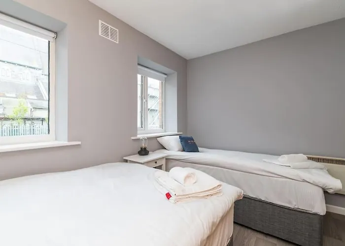 公寓 Fully Refurb Apartment3 1st Floor *