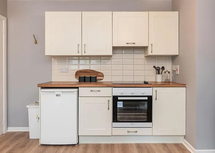 Fully Refurb Apartment3 1st Floor 德罗赫达